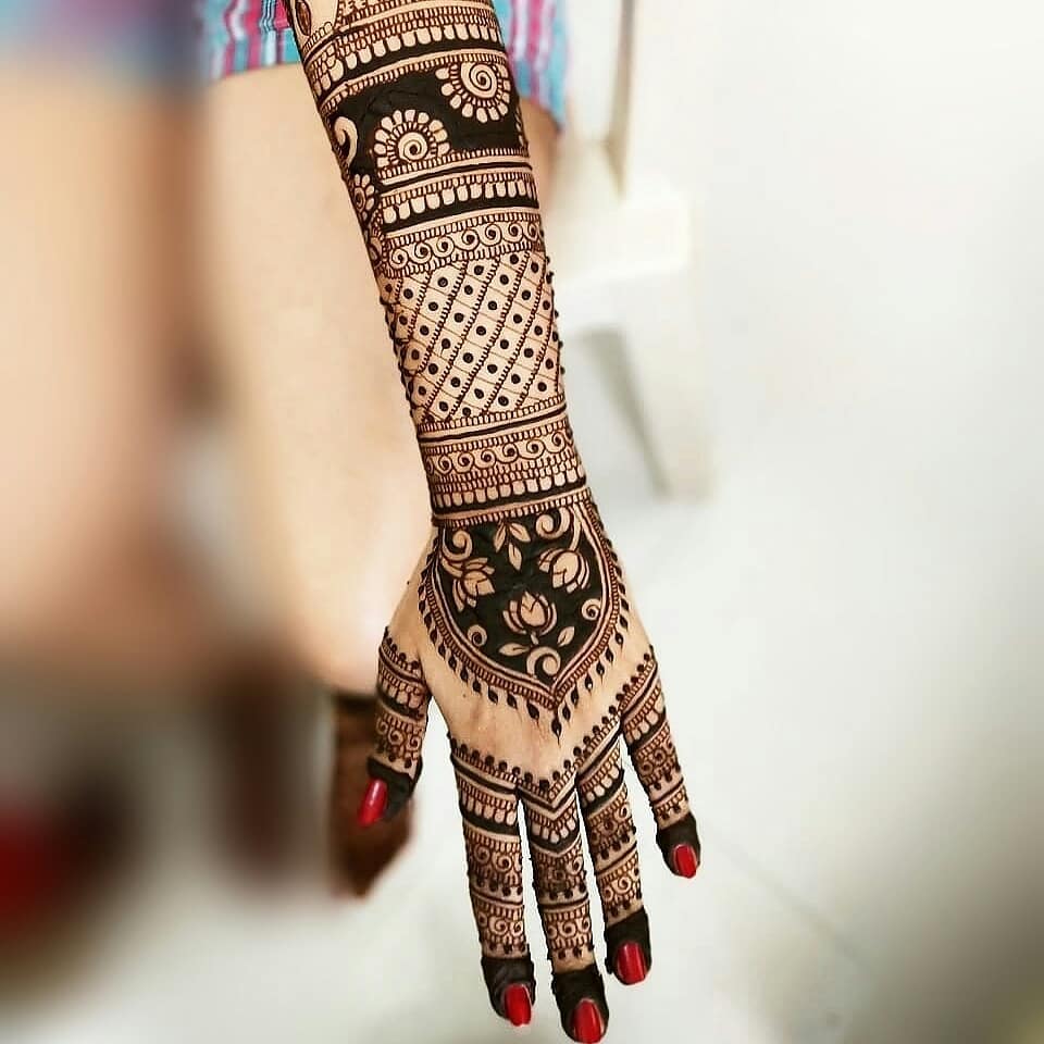 Simple Bharwa Mehndi Design