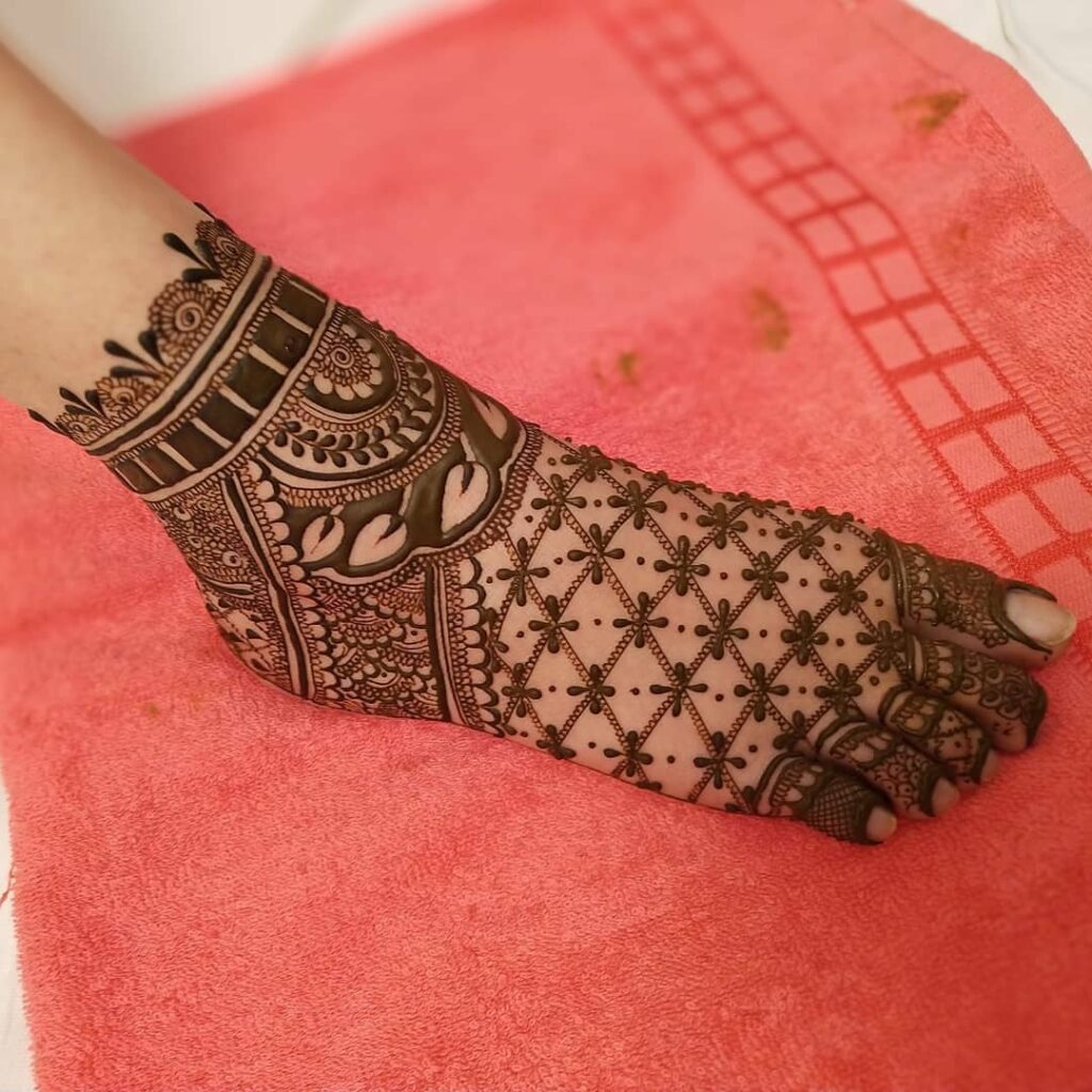 Simple Foot Mehndi Design