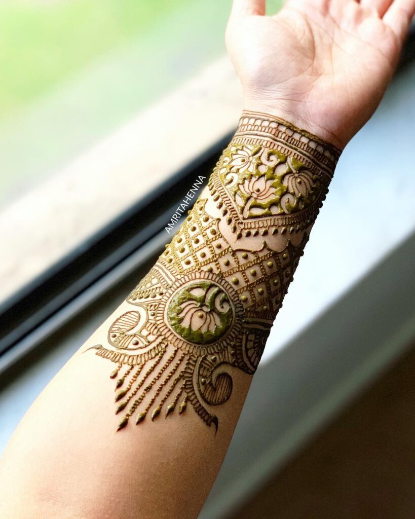 Simple Wrist Mehndi Design