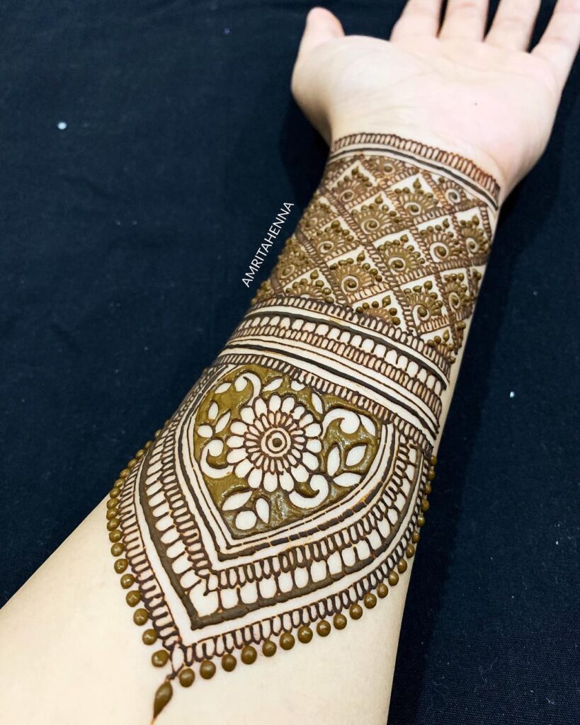 Simple Wrist Mehndi Design