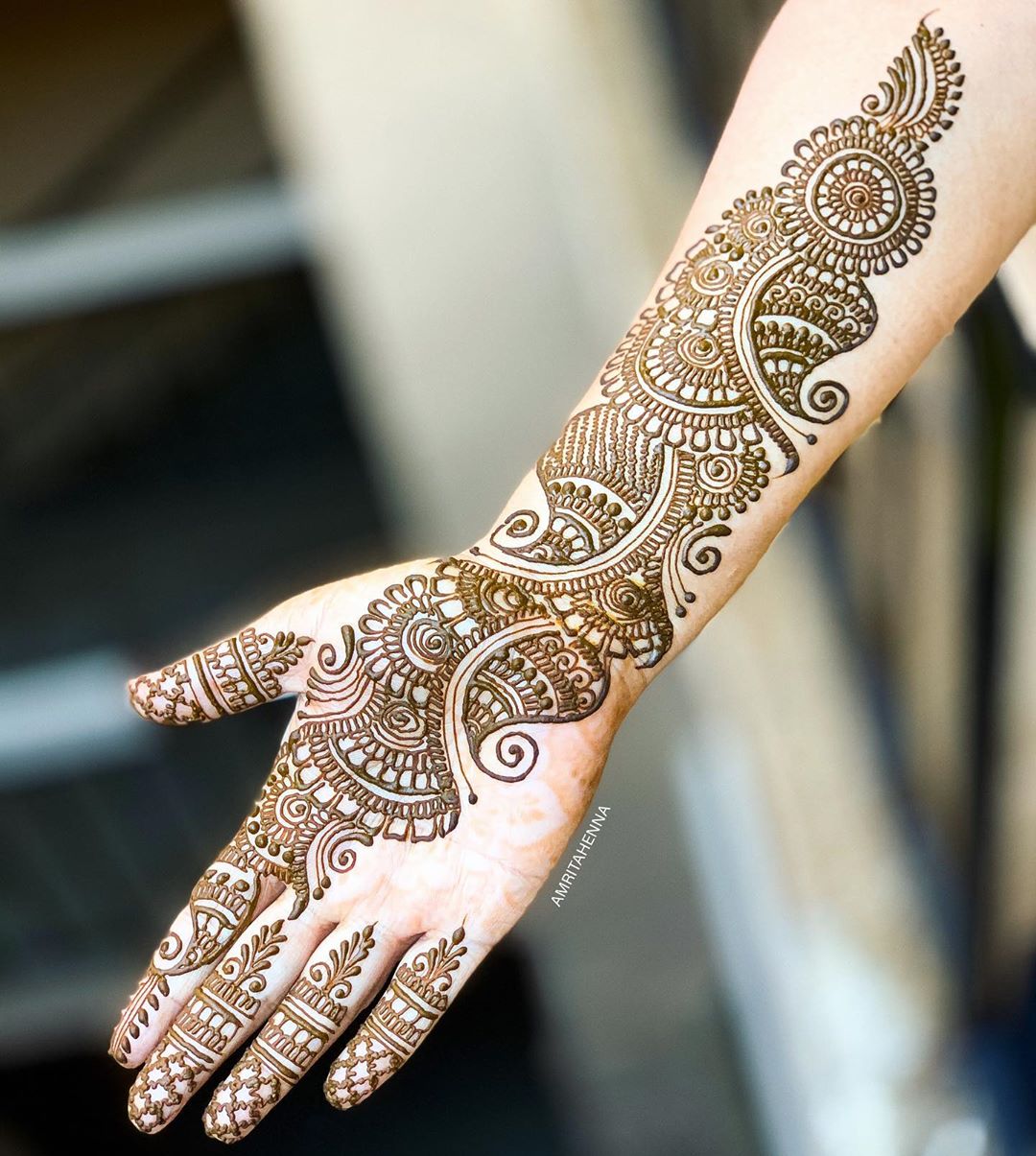 Simple Arabic Mehndi Design