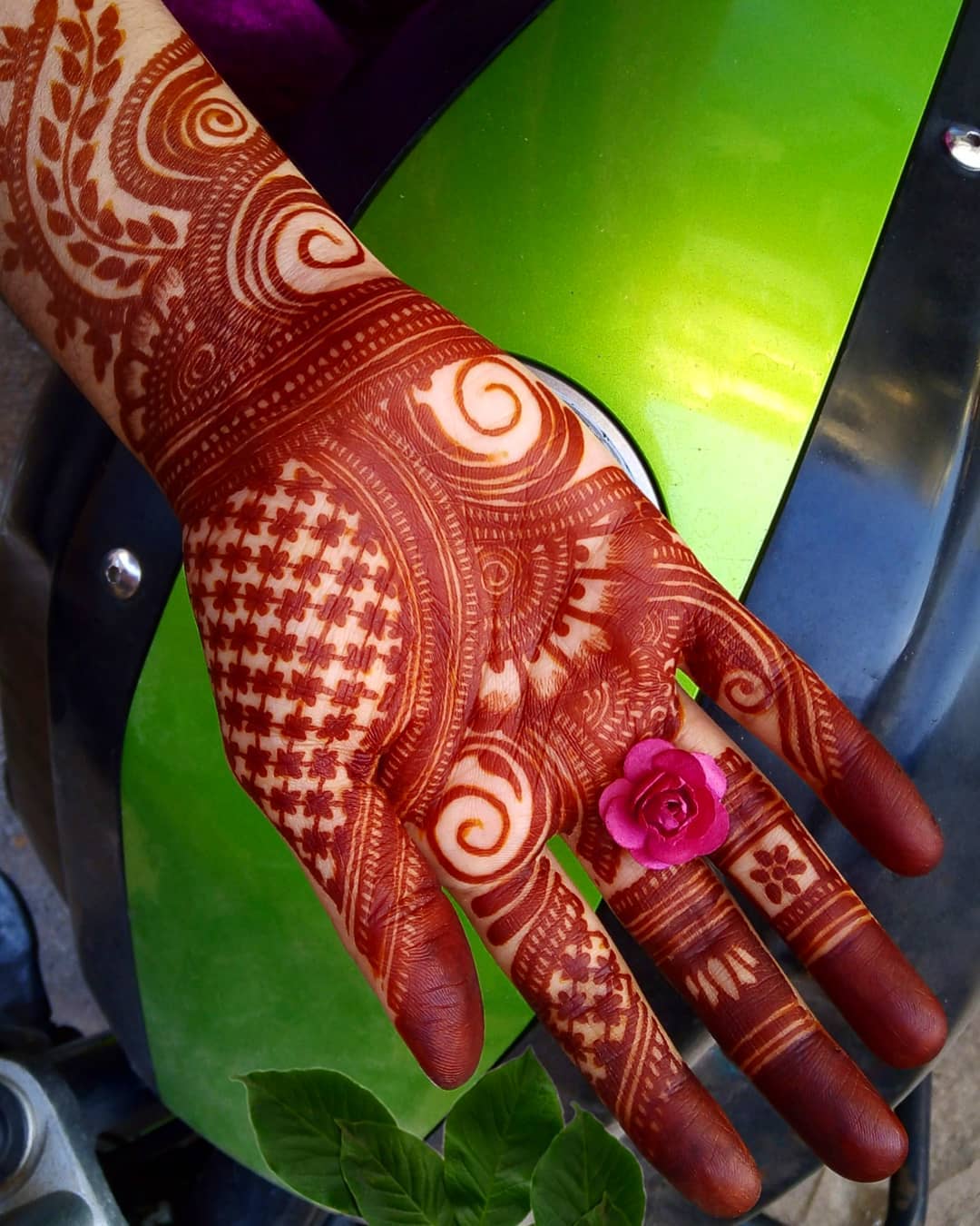 Simple Bharwa Mehndi Design