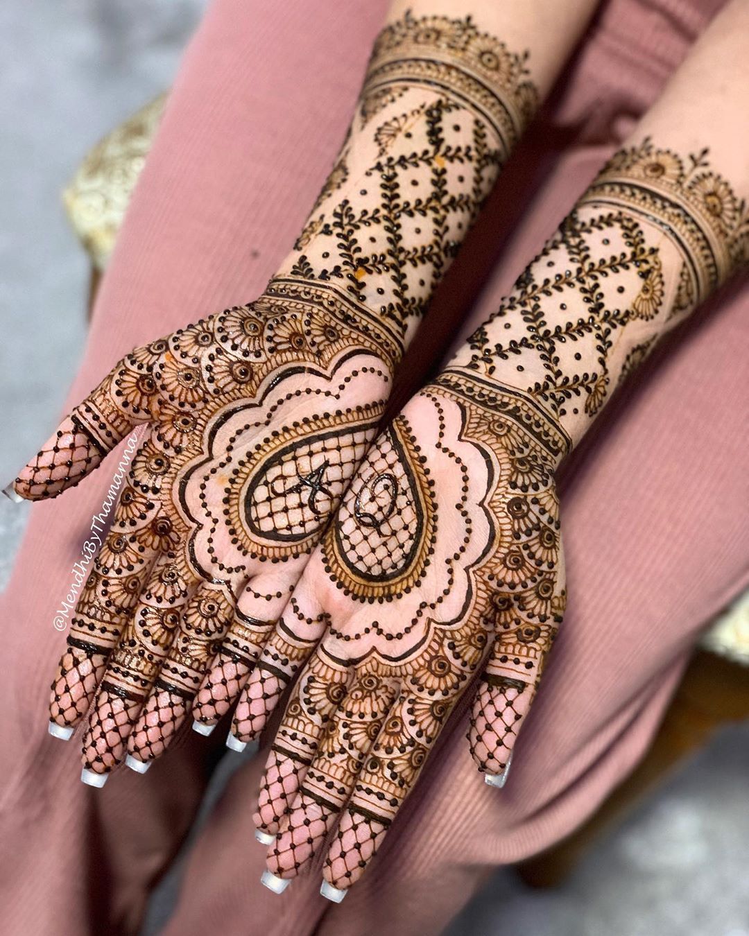 Simple Bharwa Mehndi Design