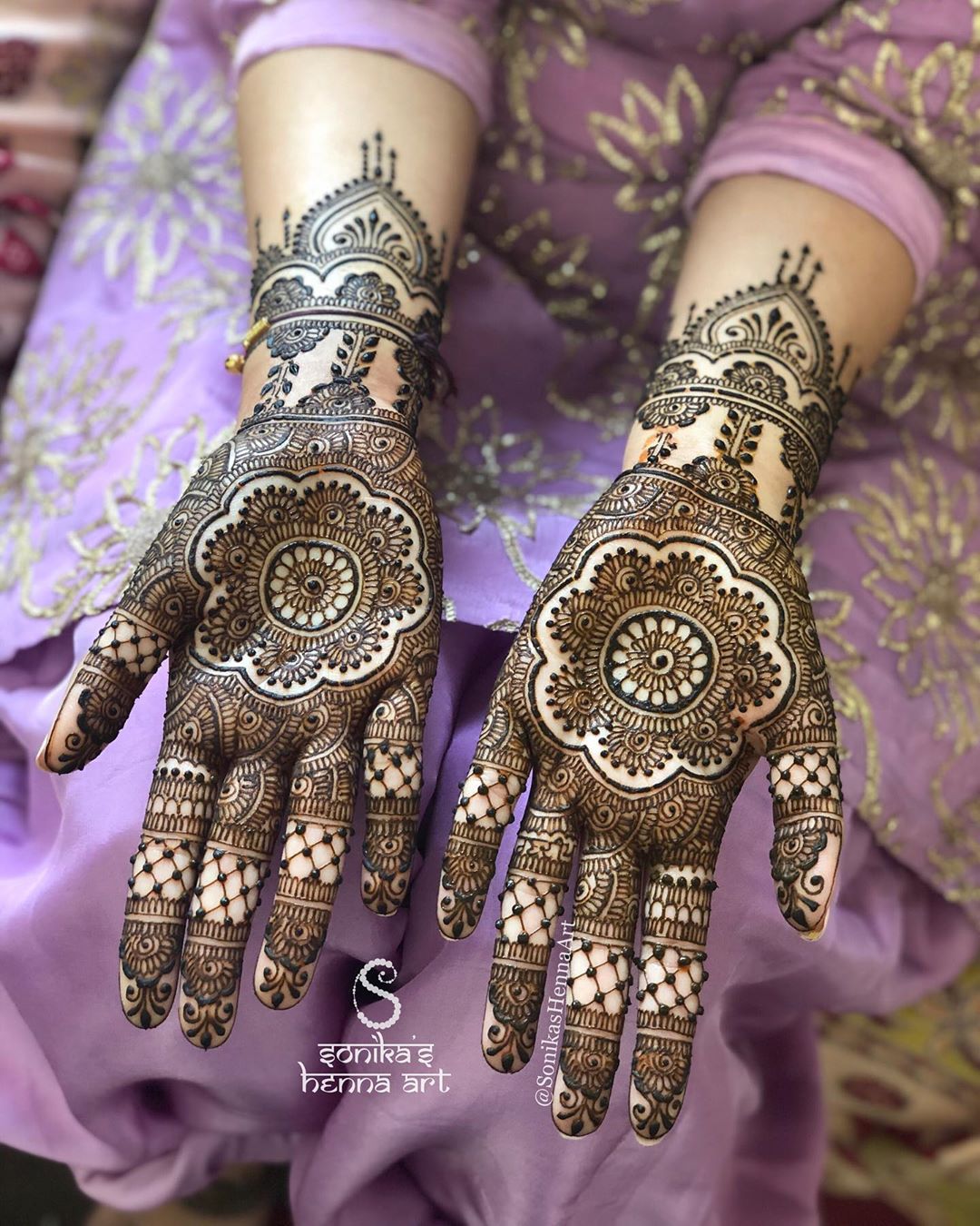 Simple Bharwa Mehndi Design