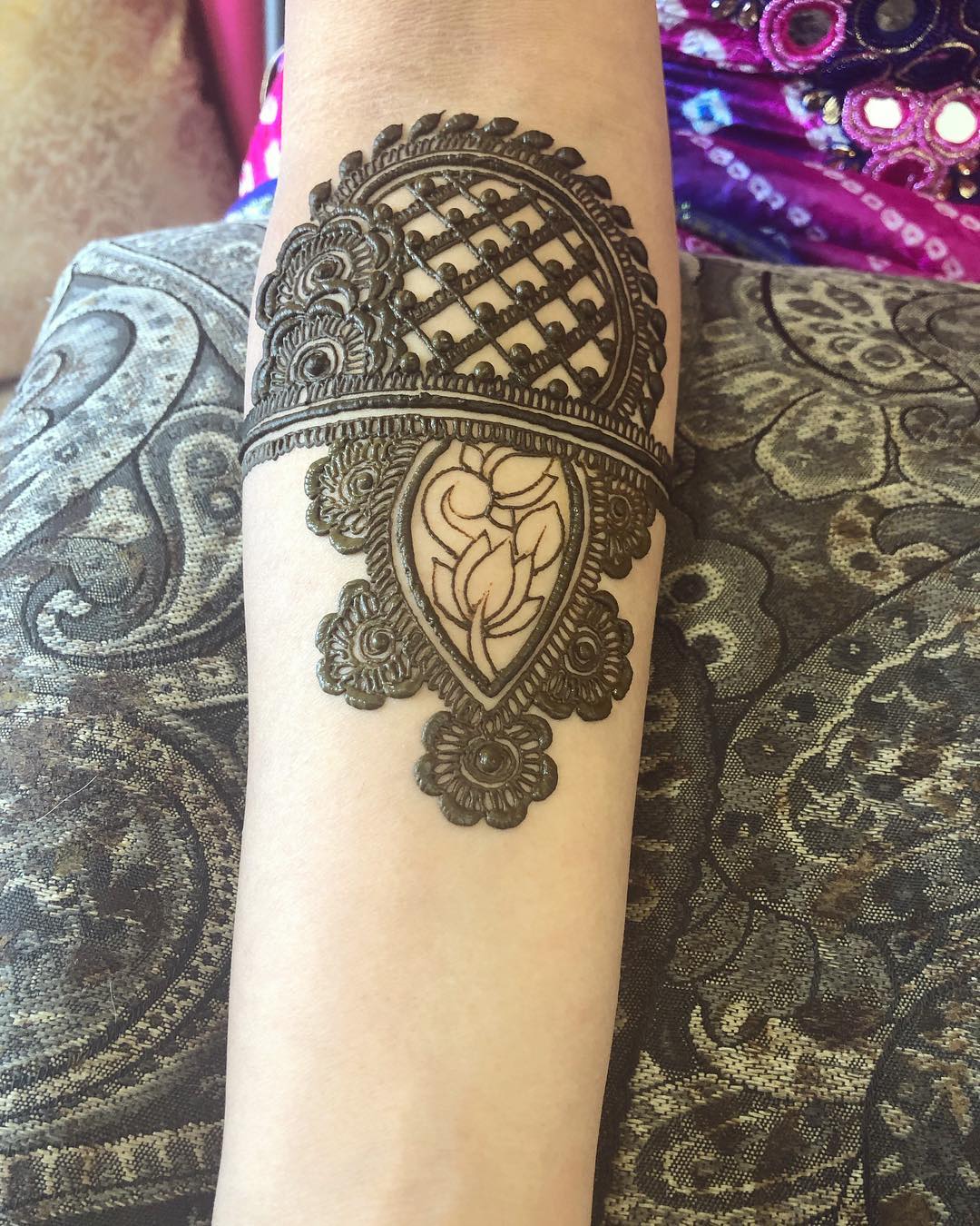 Simple Bharwa Mehndi Design